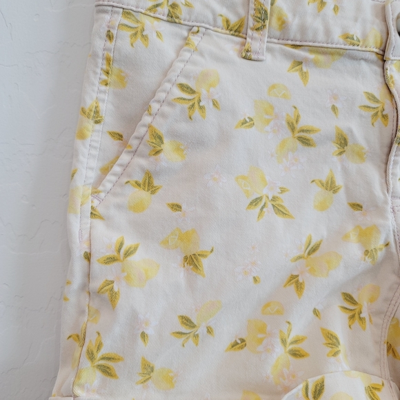 SO Lemon Print Low Rise Midi Shorts Size 5 - Picture 10 of 15